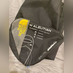 The North Face Aleutian Women’s Sleeping Bag Very Warm! Very nice!!